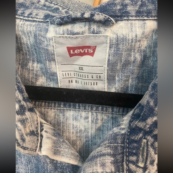 Denim Levis button up Men Shirt - Picture 2 of 3